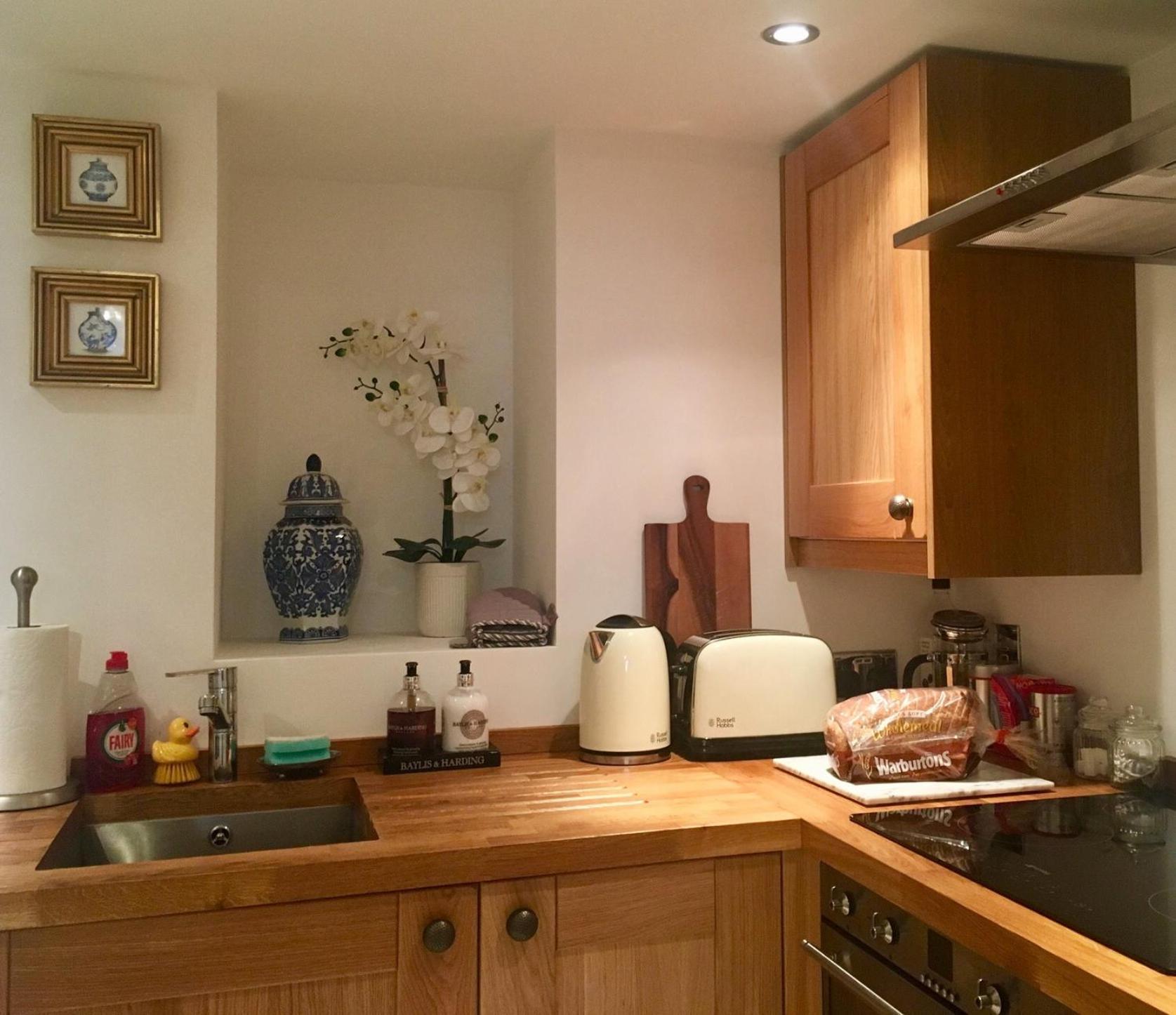 Beautiful 1Br Apartment In Historic St Aubin House Exterior photo