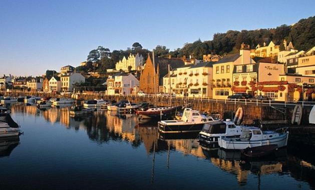 Beautiful 1Br Apartment In Historic St Aubin House Exterior photo